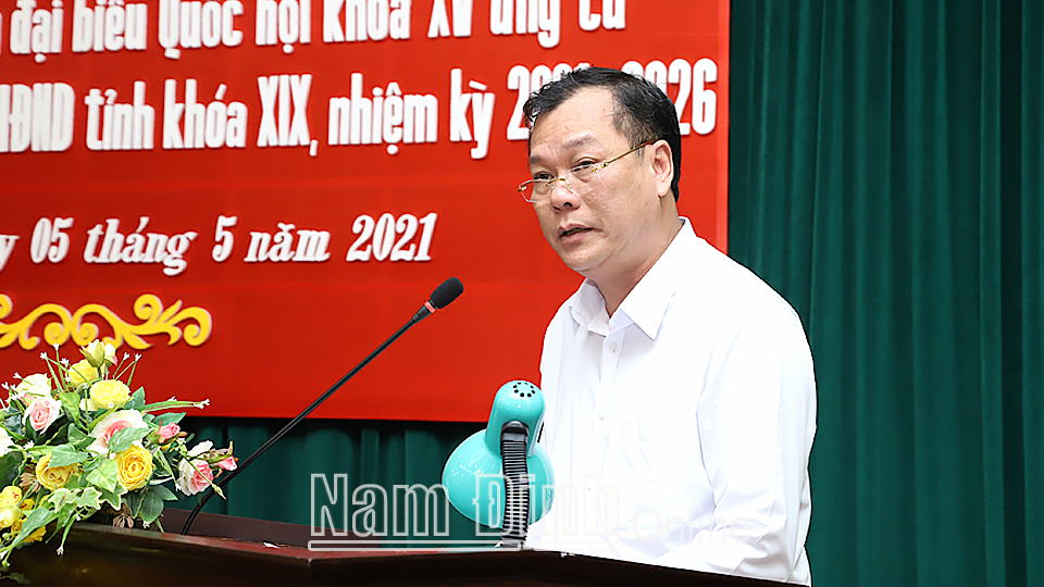 Đồng chí Lê Quốc Chỉnh, Phó Bí thư Thường trực Tỉnh ủy, Chủ tịch HĐND tỉnh, Phó Chủ tịch Thường trực UBBC tỉnh phát biểu tại hội nghị.