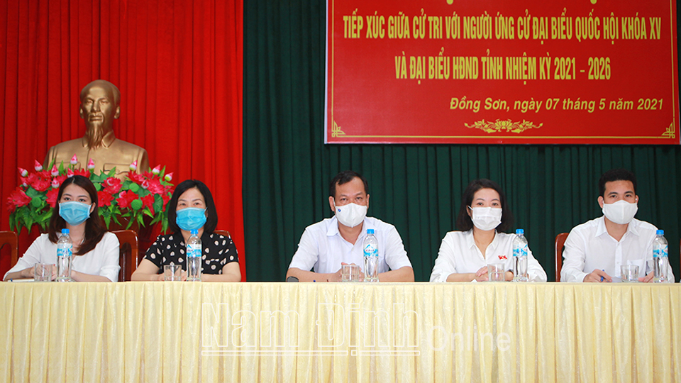 0792: Đại biểu ứng cử đại biểu Quốc hội khóa XV và đại biểu  HĐND tỉnh nhiệm kỳ 2021-2026 tiếp xúc cử tri huyện Nam Trực.  Ảnh: Văn Huỳnh