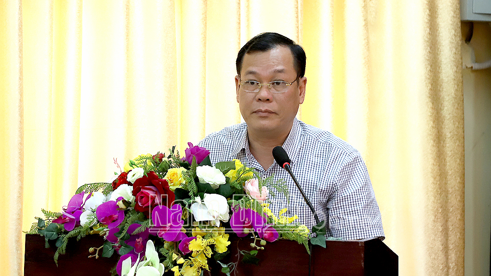 Đồng chí Lê Quốc Chỉnh, Phó Bí thư Thường trực Tỉnh ủy, Chủ tịch HĐND tỉnh phát biểu tại hội thảo.