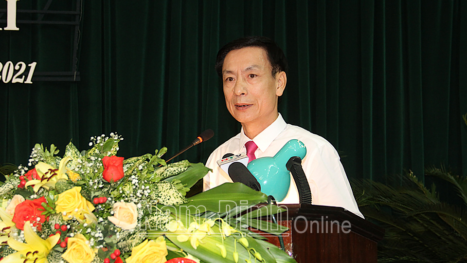 Đồng chí Phạm Đình Nghị, Phó Bí thư Tỉnh ủy, Chủ tịch UBND tỉnh phát biểu tiếp thu, giải trình, làm rõ những vấn đề đại biểu HĐND và cử tri quan tâm.
