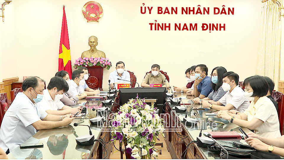 Đồng chí Phạm Gia Túc, Ủy viên BCH Trung ương Đảng, Bí thư Tỉnh ủy; Trần Lê Đoài, TUV, Phó Chủ tịch UBND tỉnh chủ trì Lễ phát động tại điểm cầu trực tuyến tỉnh ta. Ảnh: PV