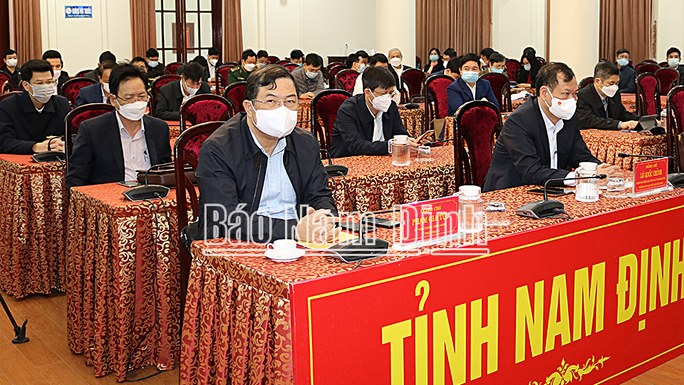 Các đồng chí: Phạm Gia Túc, Ủy viên BCH Trung ương Đảng, Bí thư Tỉnh ủy; Lê Quốc Chỉnh, Phó Bí thư Thường trực Tỉnh ủy, Chủ tịch HĐND tỉnh, Trưởng đoàn Đoàn đại biểu Quốc hội tỉnh và các đại biểu dự hội nghị tại điểm cầu Nam Định.