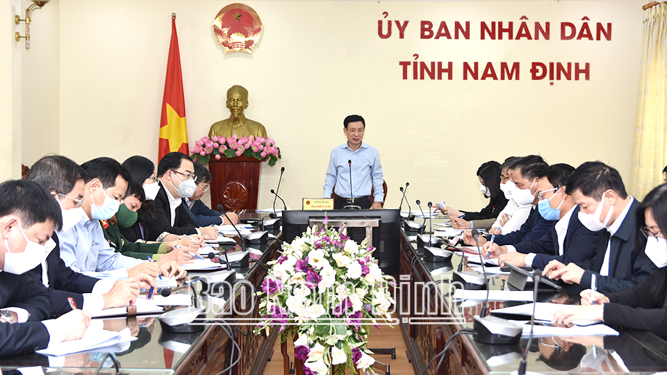 Đồng chí Phạm Đình Nghị, Phó Bí thư Tỉnh ủy, Chủ tịch UBND tỉnh, Trưởng Ban Chỉ đạo phòng, chống dịch COVID-19 tỉnh phát biểu chỉ đạo tại hội nghị.