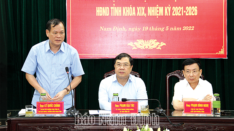 Đồng chí Lê Quốc Chỉnh, Phó Bí thư Thường trực Tỉnh ủy, Chủ tịch HĐND tỉnh, Trưởng đoàn Đoàn ĐBQH tỉnh phát biểu kết luận hội nghị.