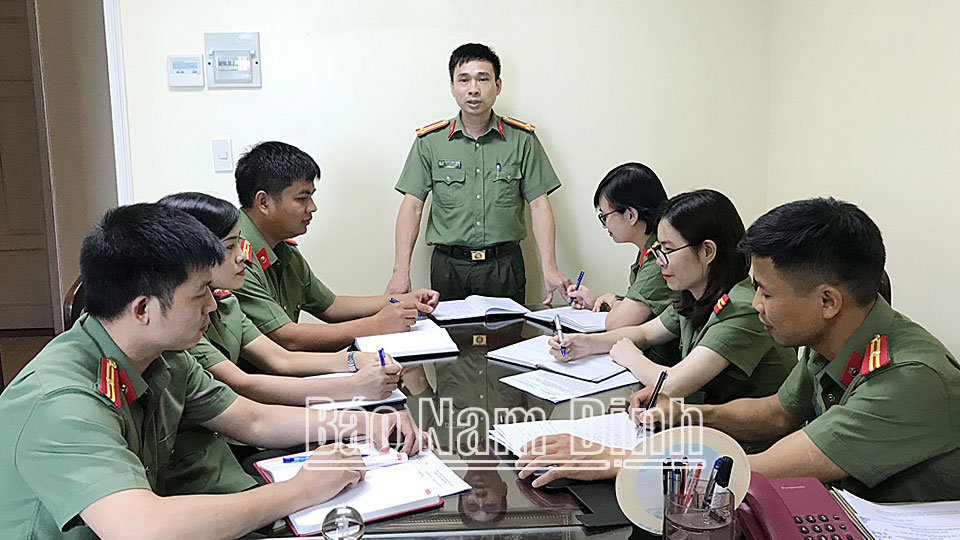 Cán bộ, chiến sĩ Phòng Xây dựng phong trào bảo vệ an ninh Tổ quốc (Công an tỉnh) triển khai kế hoạch nhân rộng các mô hình, phong trào mới trên địa bàn tỉnh.