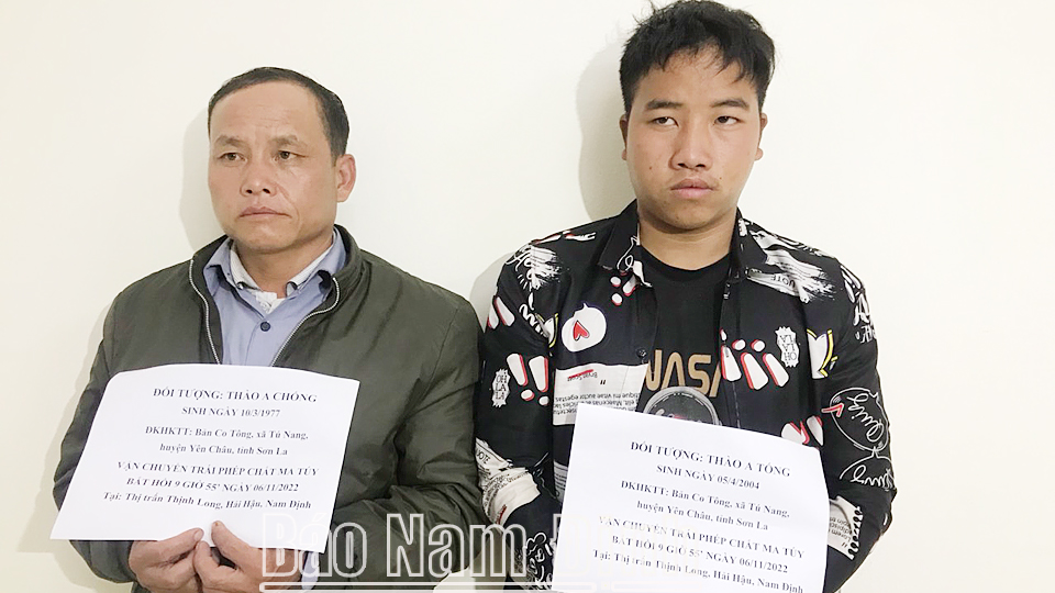 Hai anh em Thào A Chống và Thào A Tống trú tại bản Co Tông, xã Tú Nang, huyện Yên Châu (Sơn La) bị lực lượng Bội đội Biên phòng tỉnh bắt giữ khi đang vận chuyển trái phép 12 nghìn viên ma túy tổng hợp.