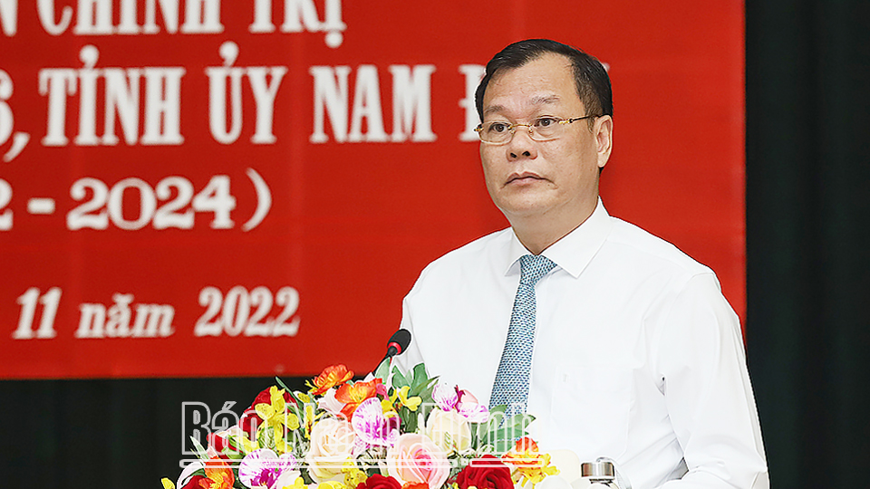 Đồng chí Lê Quốc Chỉnh, Phó Bí thư Thường trực Tỉnh ủy, Chủ tịch HĐND tỉnh, Trưởng đoàn Đoàn đại biểu Quốc hội tỉnh phát biểu chỉ đạo tại lễ khai giảng.