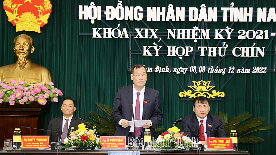 Đồng chí Lê Quốc Chỉnh, Phó Bí thư Thường trực Tỉnh ủy, Chủ tịch HĐND tỉnh, Trưởng đoàn Đoàn đại biểu Quốc hội tỉnh điều hành phiên chất vấn tại kỳ họp.