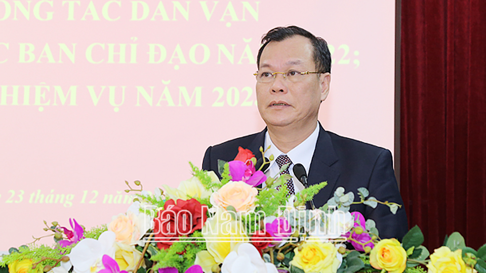 Đồng chí Lê Quốc Chỉnh, Phó Bí thư Thường trực Tỉnh ủy, Chủ tịch HĐND tỉnh, Trưởng đoàn Đoàn đại biểu Quốc hội tỉnh phát biểu tại hội nghị.