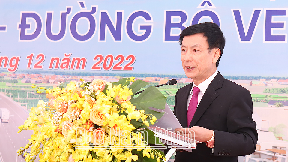 Đồng chí Phạm Đình Nghị, Phó Bí thư Tỉnh ủy, Chủ tịch UBND tỉnh phát biểu chỉ đạo tại lễ khởi công. Ảnh: Hoàng Tuấn